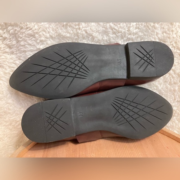 EUC Bueno Leather Burcu Women's Ruffle Flats Shoes Red Burgundy Size 10.5/ EU 41 - Picture 9 of 9